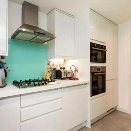 Luxury Triple Little Venice, Apartment London