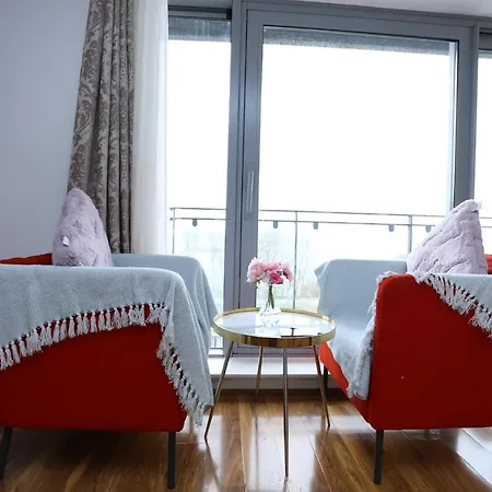 Hill House Riverview Apartment