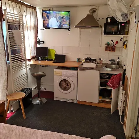Private Cosy Roomz * London