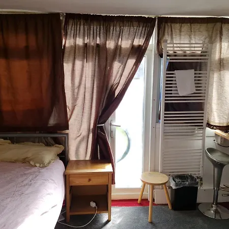 Private Cosy Roomz Homestay *