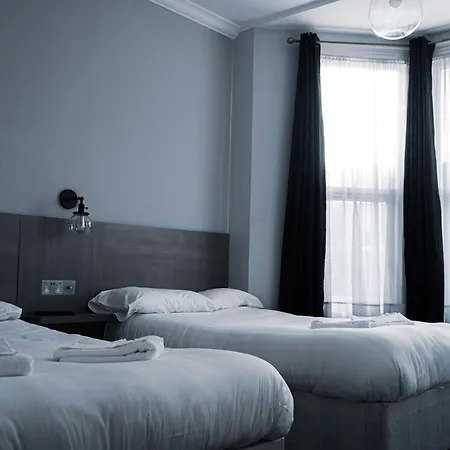 Plaza Hotel 2*
