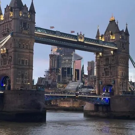 Shad Thames Pied-A-Terre Exquisite Historic Warehouse Air Conditioning Private Parking Garden & Balcony Next To Shard With Views Londra