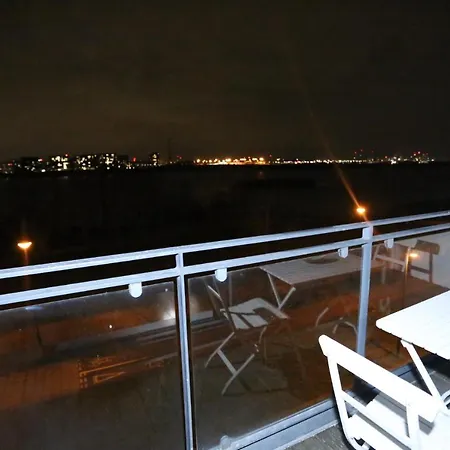 Hill House Riverview Apartment *