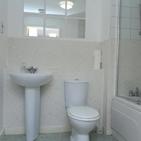 Hill House Riverview Apartment