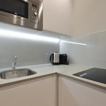 Cromwell Serviced By Stayprime Apartmán