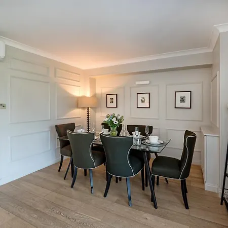 Buckingham & Lloyds Apartahotel 5*