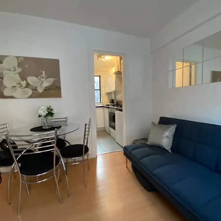 Stunning Oxford Street Furnished *