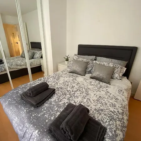 Stunning Oxford Street Furnished