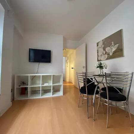 Stunning Oxford Street Furnished Apartment