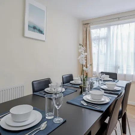 Holiday home Beautiful 2-bed House In Quiet Cul-de-sac *