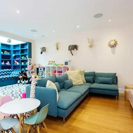 Veeve - Electric Dreams Holiday home London