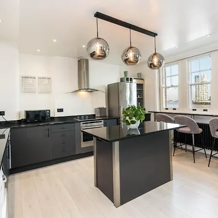 Stunning 3bd Riverside Flat Communal Roof Terrace Apartment London