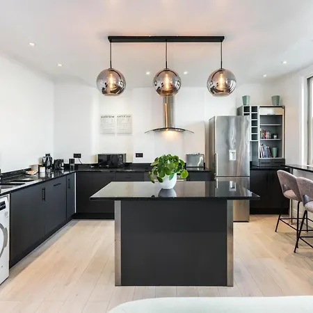 Stunning 3bd Riverside Flat Communal Roof Terrace Apartment