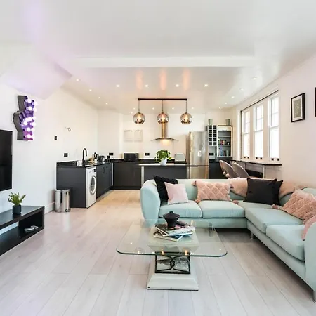 Stunning 3bd Riverside Flat Communal Roof Terrace Apartment