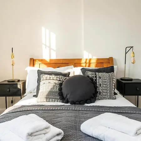 Stunning 3bd Riverside Flat Communal Roof Terrace * London