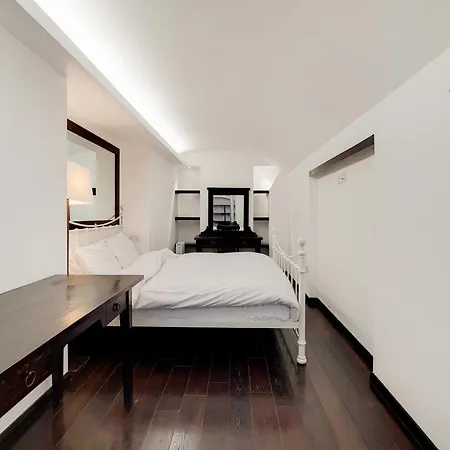 The Lyall Exclusive Apartment *