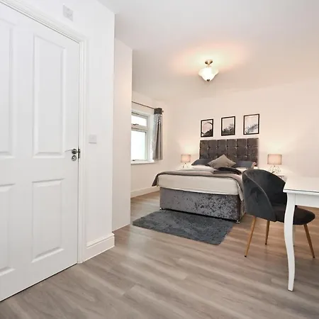 Luxury 2bedroom - 2bath - Prime Location - Patio Harrow on the Hill