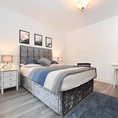 Luxury 2bedroom - 2bath - Prime Location - Patio *