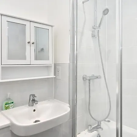 Luxury 2bedroom - 2bath - Prime Location - Patio Apartment