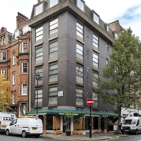 Stunning Oxford Street Furnished Apartment *