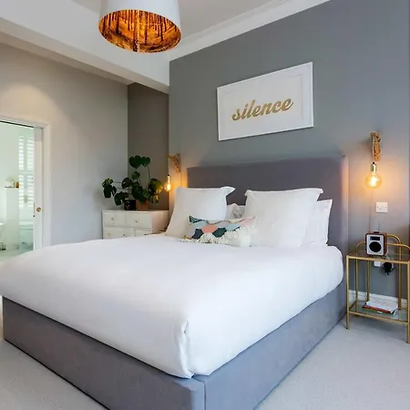 Veeve - Electric Dreams Holiday home