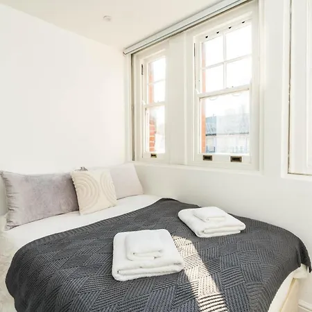 Stunning 3bd Riverside Flat Communal Roof Terrace