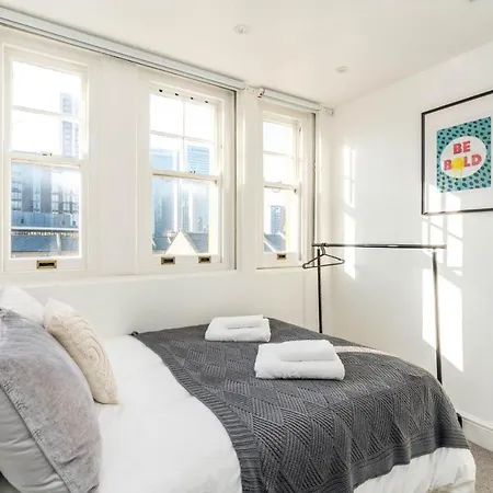 Stunning 3bd Riverside Flat Communal Roof Terrace London