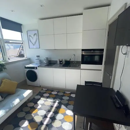 Great Studio Flat For Rent London * Croydon