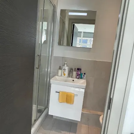 Great Studio Flat For Rent London * Croydon