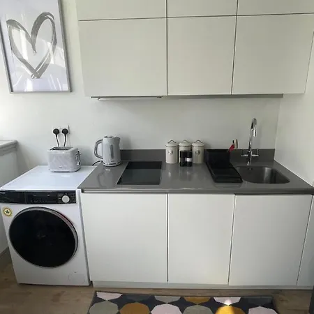 Great Studio Flat For Rent London Apartment