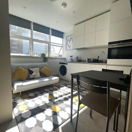 Great Studio Flat For Rent London Apartment *