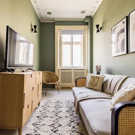 Apartment The Sussex Garden Retreat - Elegant 2bdr Flat