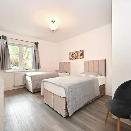 Luxury 2bedroom - 2bath - Prime Location - Patio Harrow on the Hill