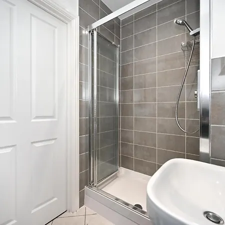 Luxury 2bedroom - 2bath - Prime Location - Patio Apartment