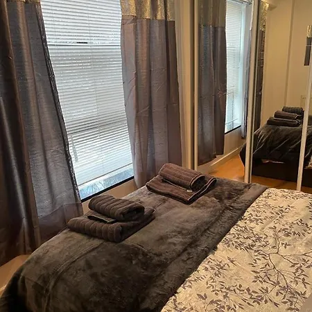 Apartment Stunning Oxford Street Furnished