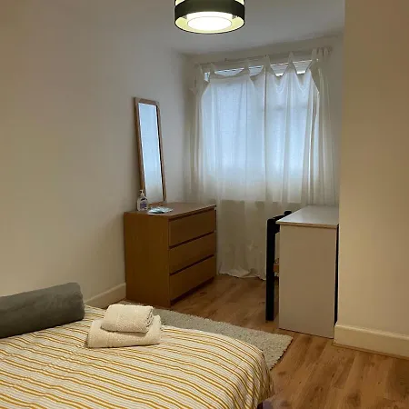 Guest house Cama Box Finsbury Park