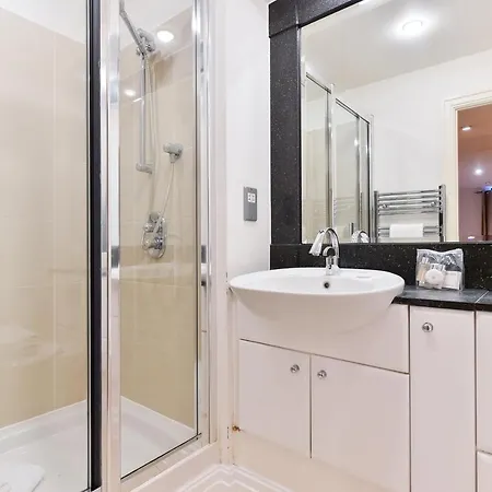 Apartment Paddington Gardens London