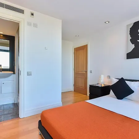 Paddington Gardens Apartment *