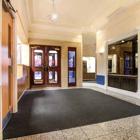 Rare Gem Close To Transport Links London