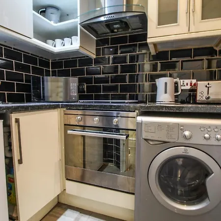 Rare Gem Close To Transport Links