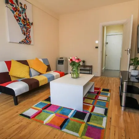 Rare Gem Close To Transport Links * London
