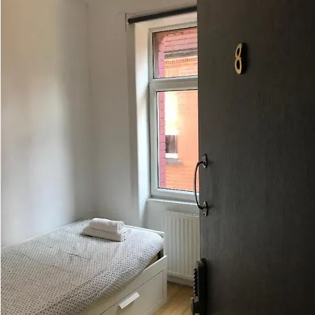 Hostel Single With Underbed 8 London
