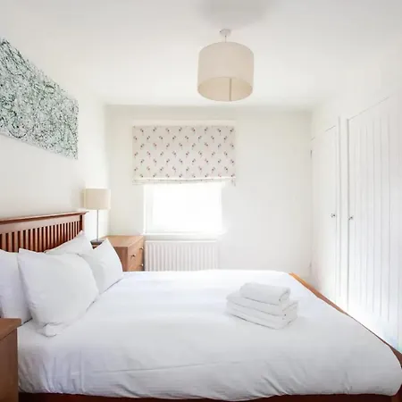 Charming 3 Bedroom With Garden In Peaceful Surrey Quays London