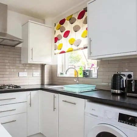Charming 3 Bedroom With Garden In Peaceful Surrey Quays London