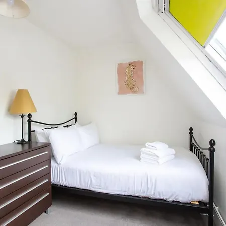 Charming 3 Bedroom With Garden In Peaceful Surrey Quays