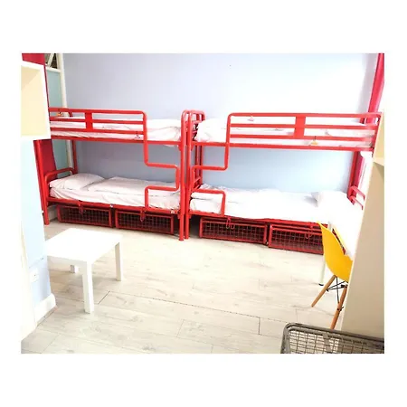 Hostel Astor Victoria *