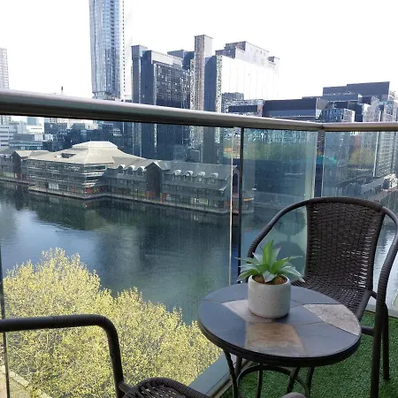 1 Bed Suite, Waterside, Canary Wharf * Londra