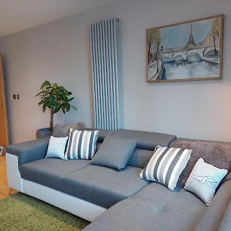 1 Bed Suite, Waterside, Canary Wharf * London