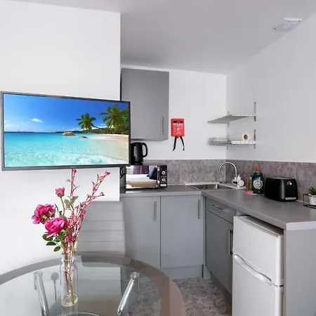 Fernbank Sudbury Hill Harrow Self-contained With En-suite