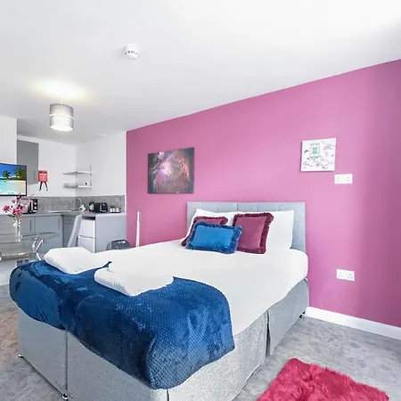 Fernbank Sudbury Hill Harrow Self-contained With En-suite Apartamento Wembley